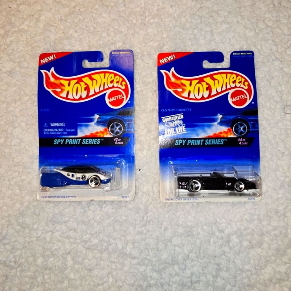 Hot Wheels Spy Print Series 2 of 4 Alien 4 of 4 Custom Corvette